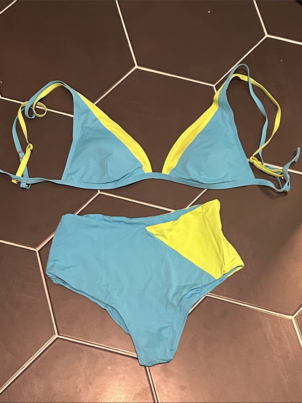 L*Space 'Finneas' bikini set - Top and Bottom Size S